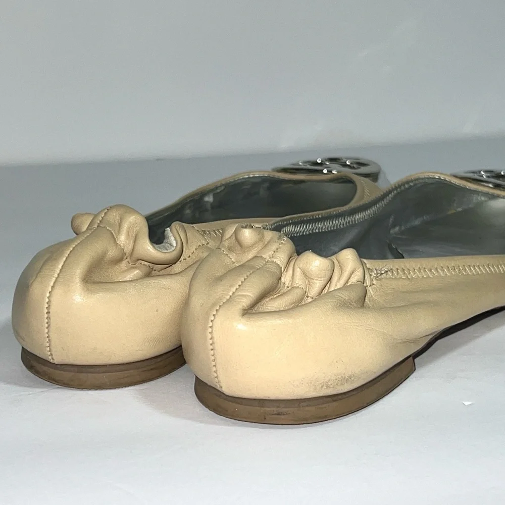 Tory Burch Serena Sz 9 Two Toned Silver Metallic Cap Toe Beige Reva‎ Flats